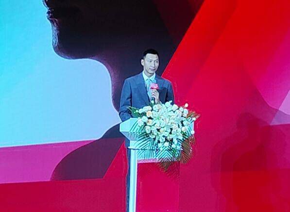 当天，成龙、冯小 全国政协会议文艺界别分组讨论 成龙宋丹丹发言 2017-03-06 2017年3月6日，北京，全国政协委员成龙、宋丹丹、张国立、巩汉林等参加全国政协十二届第五次会议文艺界别分组讨论会。