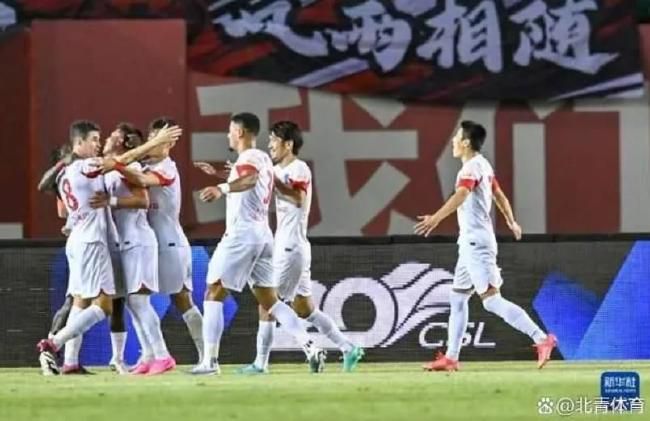 查理兹·塞隆深V亮相秀肌肉2024-11-11 热门新闻 食物和爱都不可辜负！